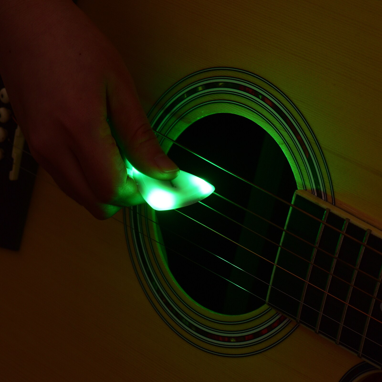 Rockhouse LED Guitar Pick Luminous Guitar Picks Built-in 3pcs LEDs for Acoustic Folk Guitar Electric Guitars Accessories