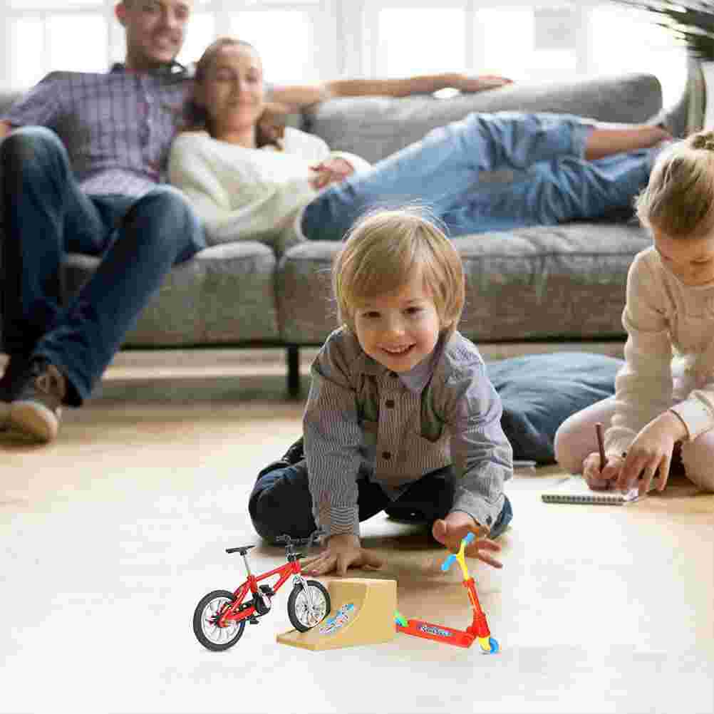 2 Sets Children Finger Bike Kit Mini Scooter Ramp Fingertip Sports Table Game