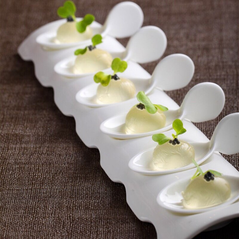 Cuchara de cerámica blanca con forma de Caviar, cucharilla de cocina Molecular, plato para Sushi, ensalada de frutas, platos, cubiertos de cocina para restaurante