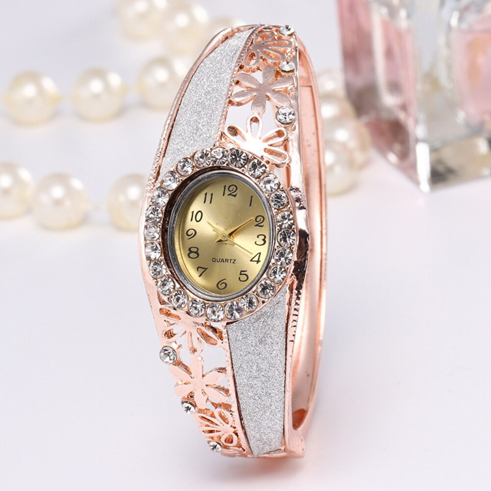 Top Luxe Vrouwen Bangle Horloge Rhinestone Hollow Bloem Band Vouwsluiting Oval Dial Analoge Quartz Horloge Reloj de mujer