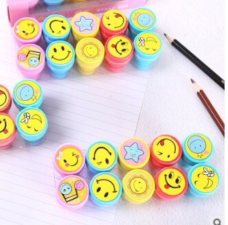 Ronde Multicolor Fun 10 Pcs Leuke Panda Kind Diy Scrapbook Kids Stempel Cartoon Stempels Scrapbooking Beloning Speelgoed: smile