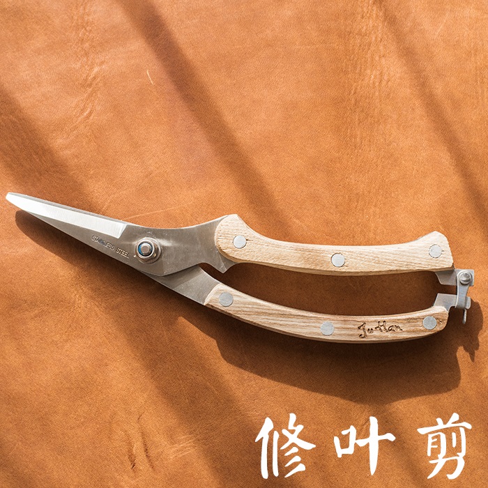 Garden tools stainless steel spade ash handle round spade point three-claw pick pruning shears garden plant tools: J