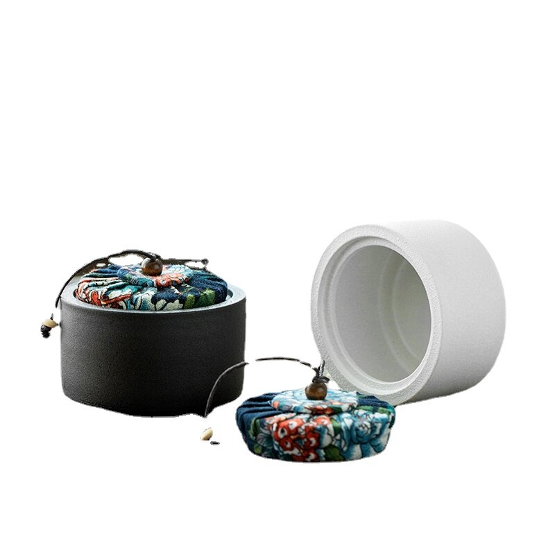 Gruba ceramika zwierzęta pochowane w urnach w doniczki ceramiczne lub w niszach baru