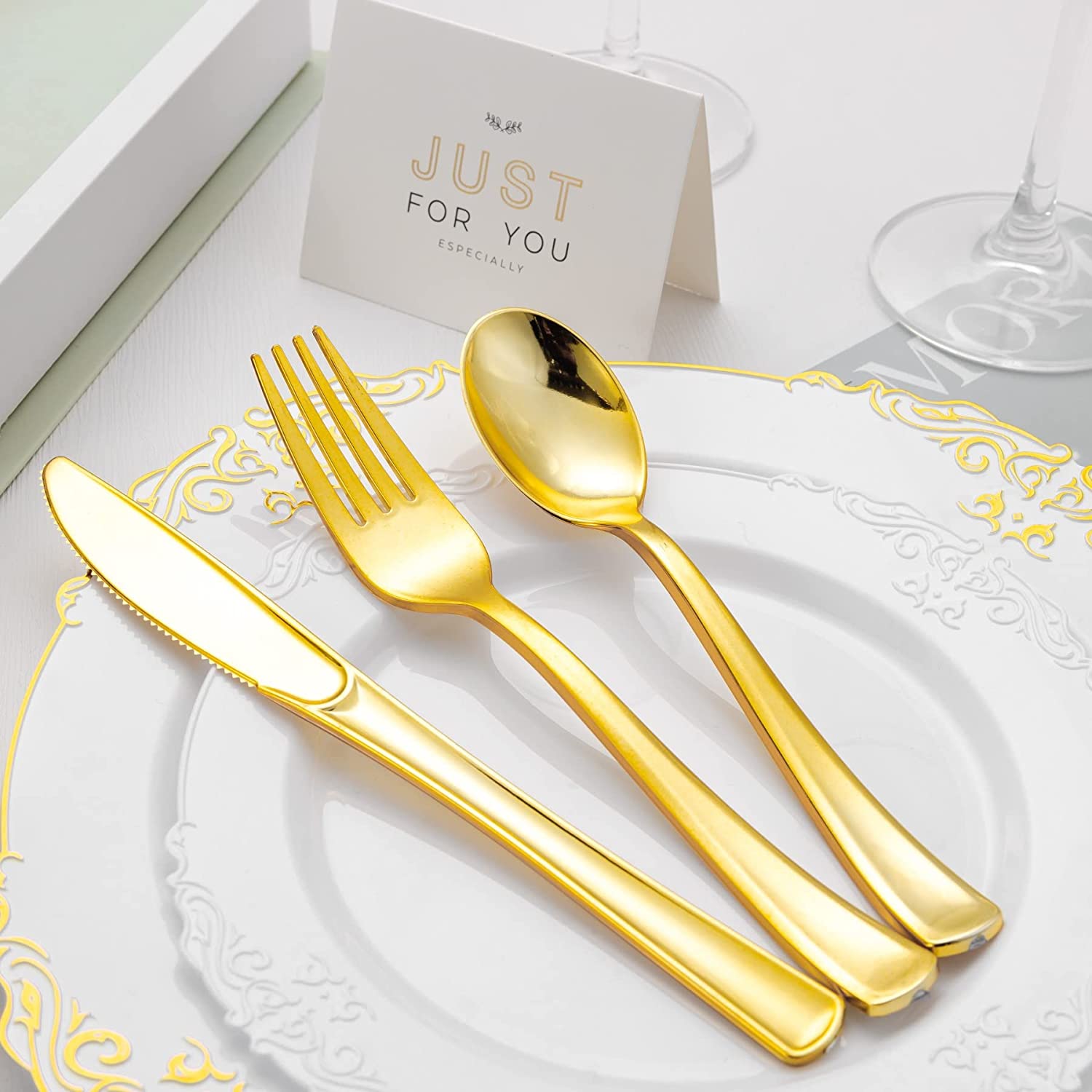 75-teiliges goldenes Kunststoffbesteck – Party-Besteck-einstellen – schweres Kunststoffbesteck – inklusive 25 Gabeln, 25 Löffel und 25 Messer