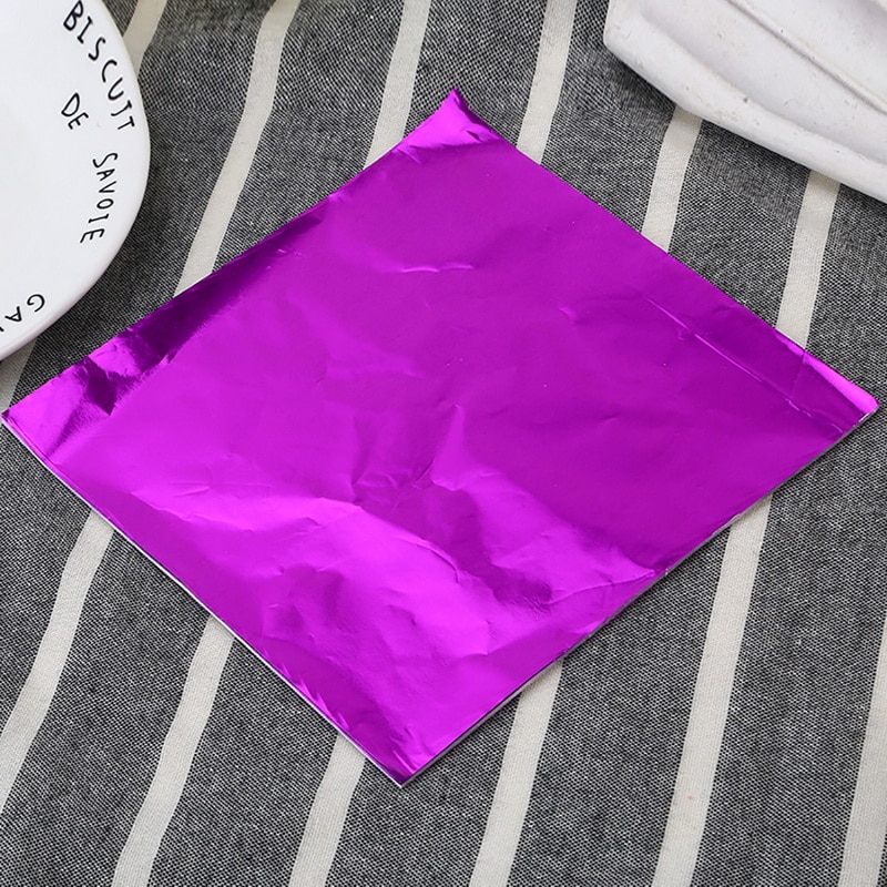Junijour 100 st 8 x 8cm självmat aluminiumfolie papper choklad godis förpackning 10 färger fest födelsedag omslag folie pappersklistermärke