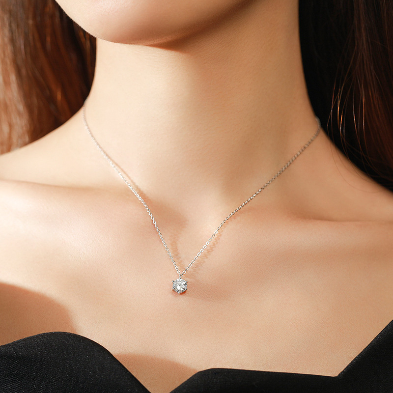 Collana semplice con ciondolo con strass in zircone di cristallo alla moda per le donne Fascino in oro bianco con catena a clavicola Collana da sposa