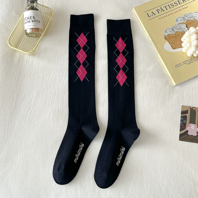 Damesmode Persoonlijkheid Trend Retro Veelzijdige Koreaanse sokken Knielengte sokken: Fuchsia