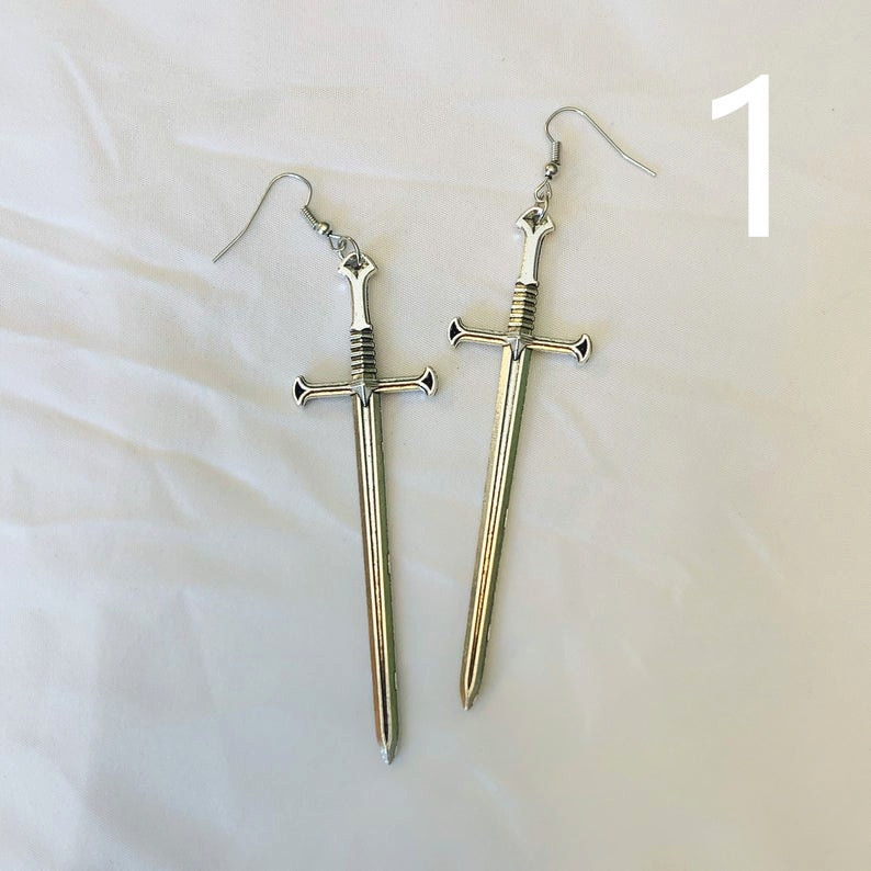 Pendientes de espadas góticas de Color dorado, Tarot Medieval gótico largo, declaración alternativa vikinga, para hombres y mujeres, joyería mística: Bronze