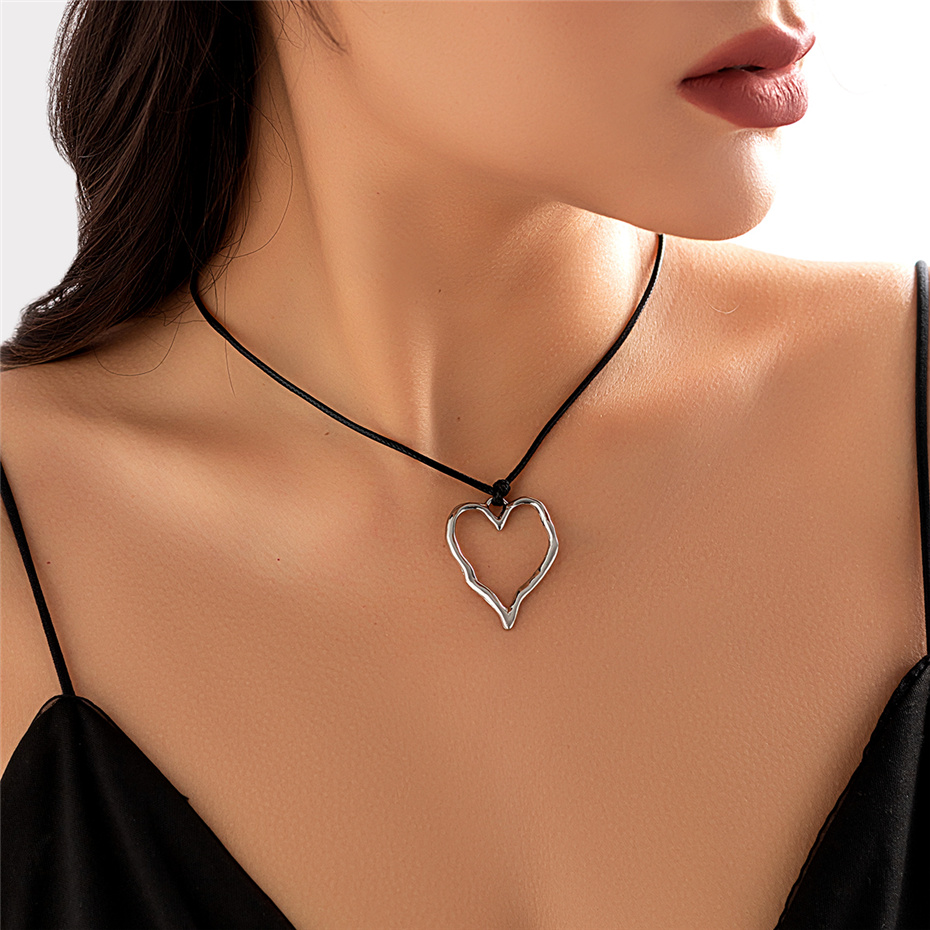Ingemark-collar de cadena de cordón de cera trenzada de cuero negro Vintage para mujer, Gargantilla con colgante de corazón de amor calado gótico, joyería Y2k nueva: Rojo-marrón