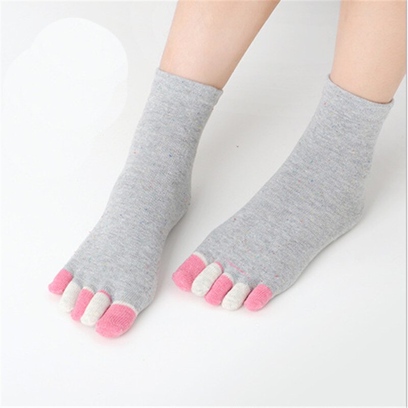 Women&#39;s 5 Toe Socks 5 Pairs/Lot Solid Color Five Fingers Trainer Toe Cotton Socks Female Colorful Pilates Massage Sock