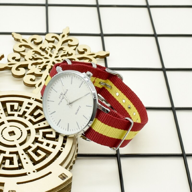 Bdm-Analoge Mens Polshorloge Met Spanje Vlag, Draad Band. Een Originele .