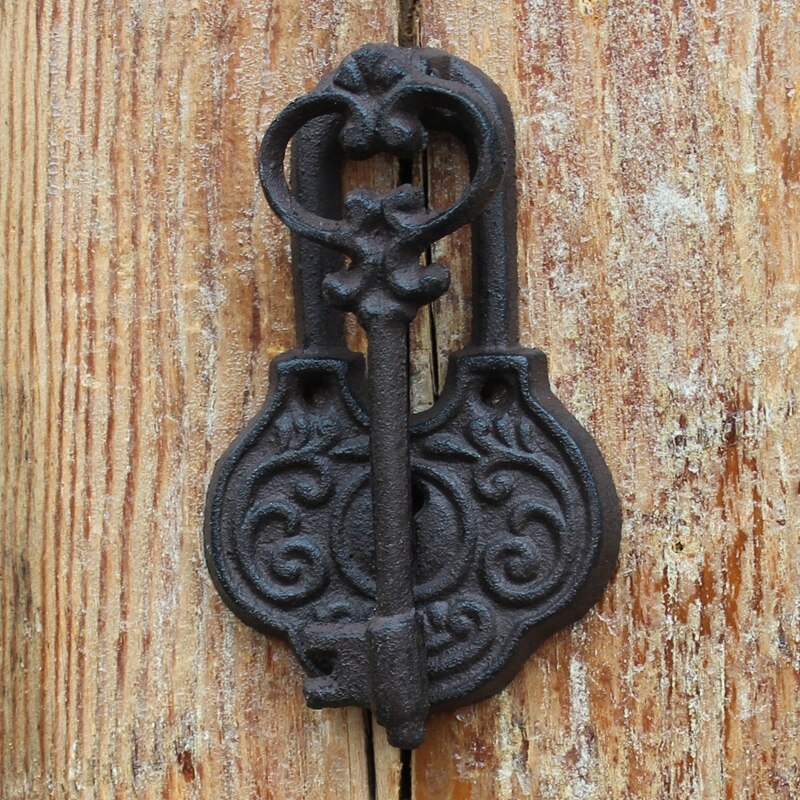 Rustic Key Lock Cast Iron Door Hand Knocking European Home Garden Decor Heavy Metal Door Handle Farm House Accents Door Handle
