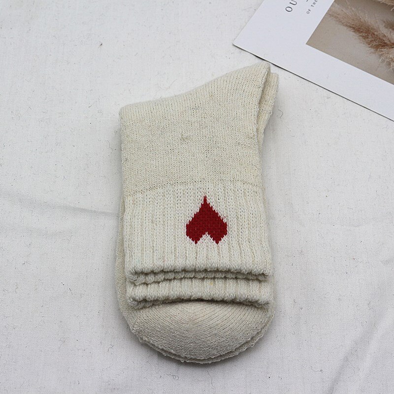 Kvinnors vinterförtjockade varma yllestrumpor med broderier hjärtformade retro kashmirstrumpor 5 par: S2