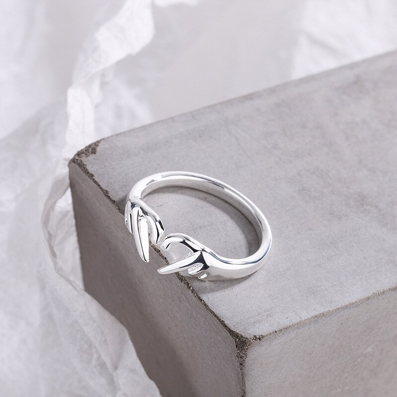 Romantisk kjærlighet hånd hjerte ring palm kjærlighet gest finger ringer elsker par forlovelse bryllup fest smykker