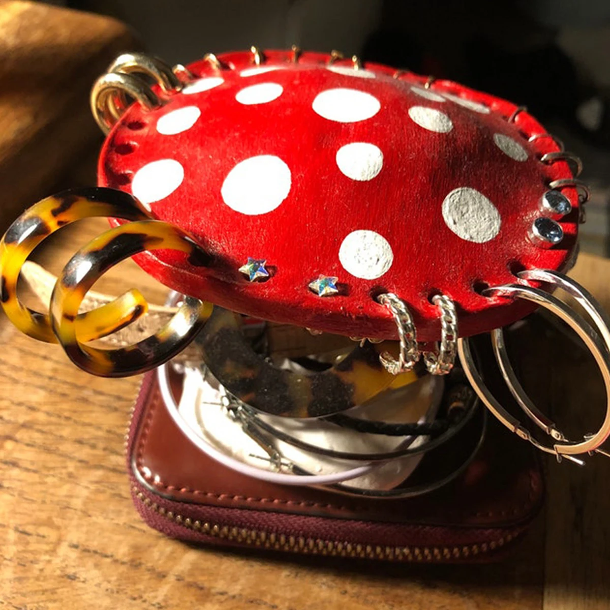 Paddenstoel oorbellenhouder met 26 gaten, opbergrek voor oorbellen, displayrek, decoratiestandaard voor thuis of op het bureau, sieradenhouder van hars.: Default Title