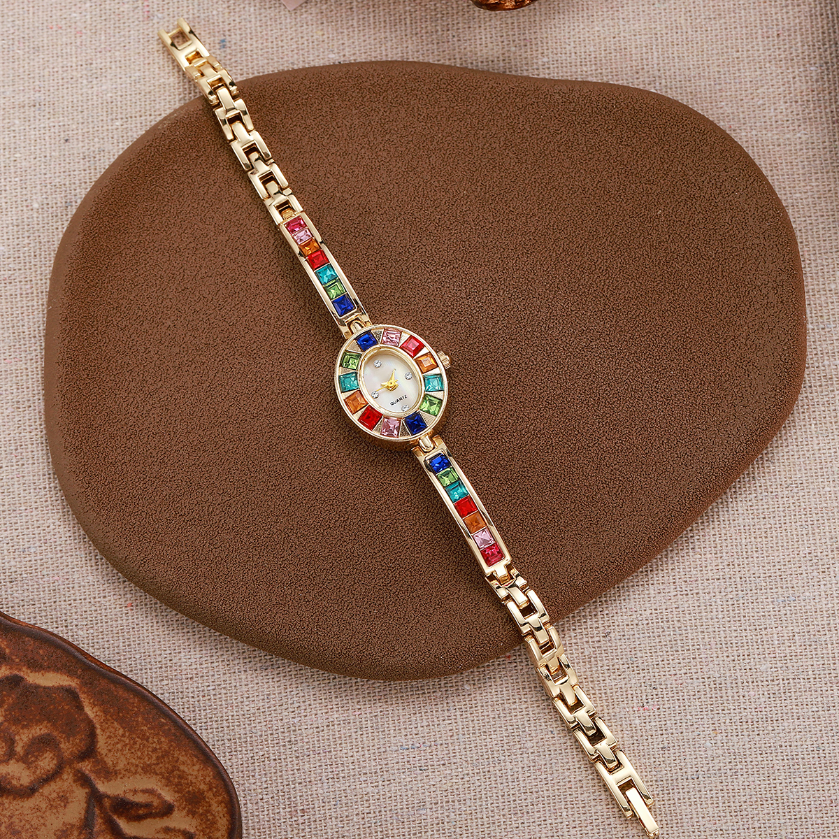 Grensoverschrijdende armbandstijl dameshorloge mode gradiënt regenboog licht luxe dameshorloge ovale armbandhorloge voor dames