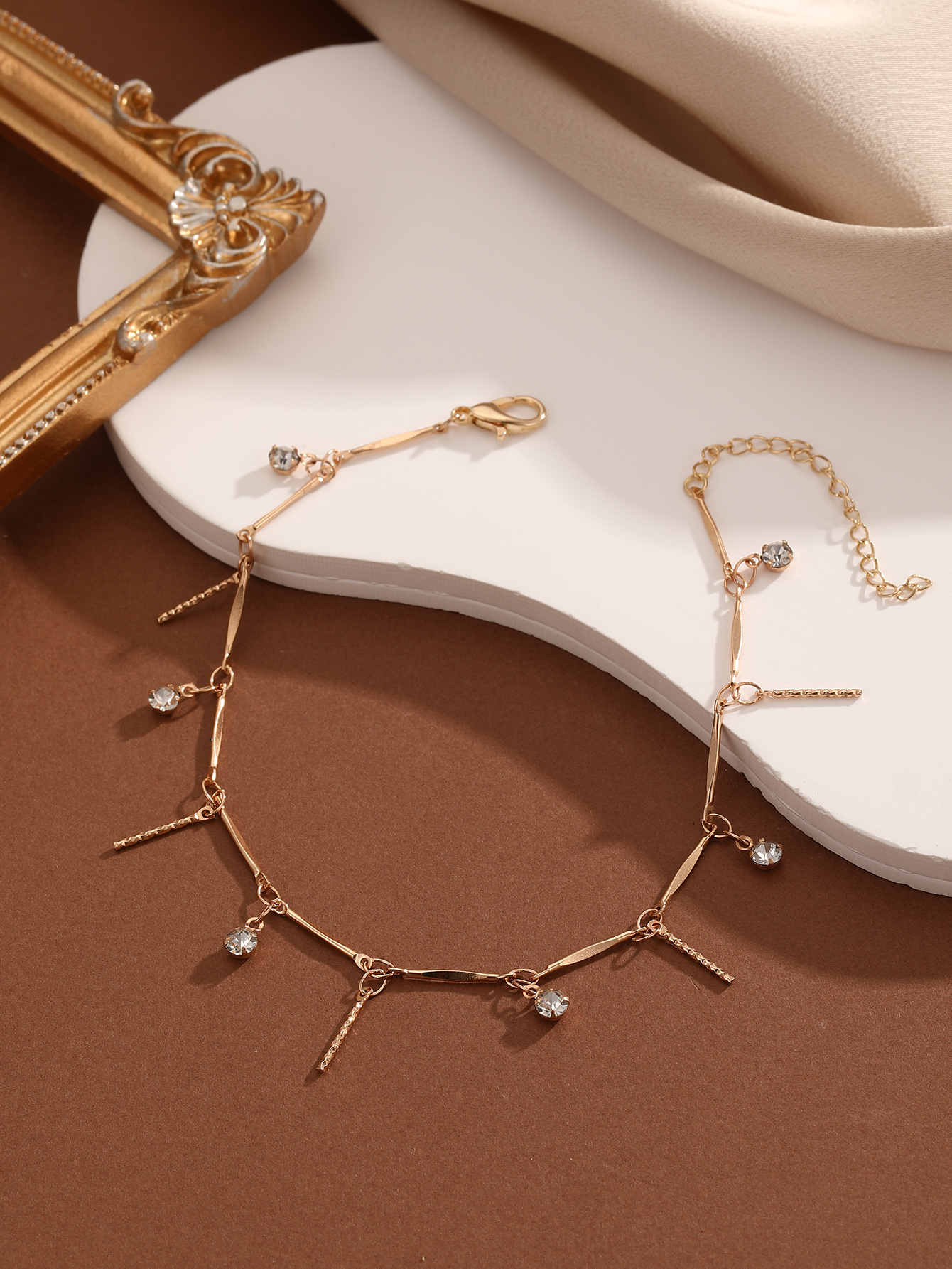 Eleganti cavigliere con zirconi e fiori di perle per le donne Sandali tutto'uncinetto a piedi nudi Gioielli per piedi Cavigliera per gambe sui braccialetti per piedi Catena per gambe