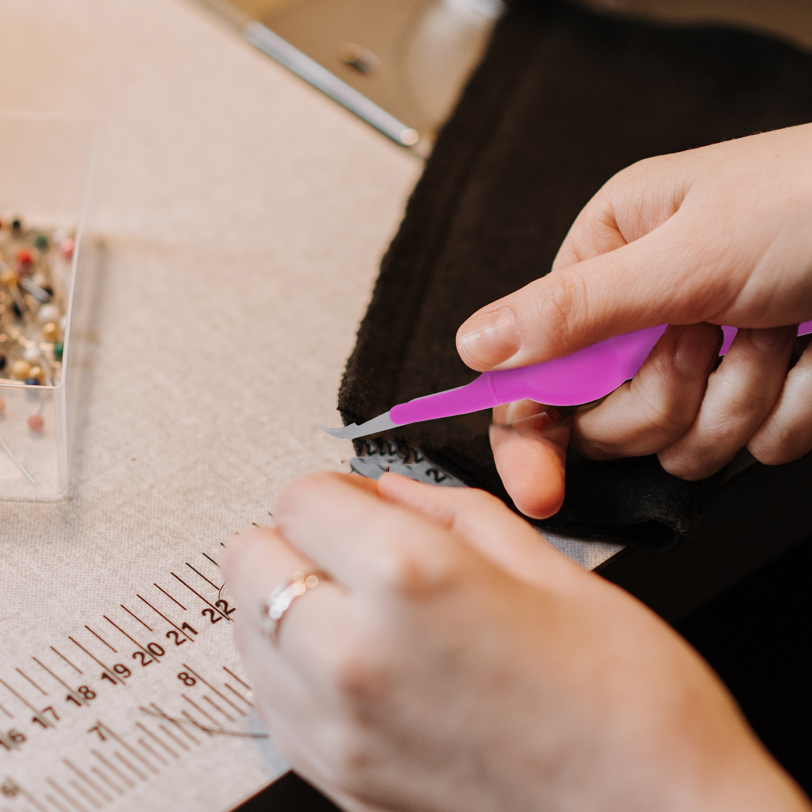 2pcs Seam Ripper Embroidery Threads Cutter Stitching Thread Removing Tool Sewing Tool