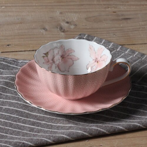 Europæisk luksus bone china kaffesæt blomst topkvalitet porcelæn kaffekop og underkop perle glasur j: B