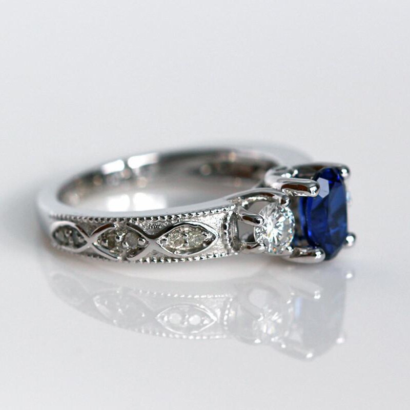 Huitan ovale bleu pierre bague de mariage de luxe Triple cristal pierre broche réglage avec motif de luxe bande femmes bijoux bague