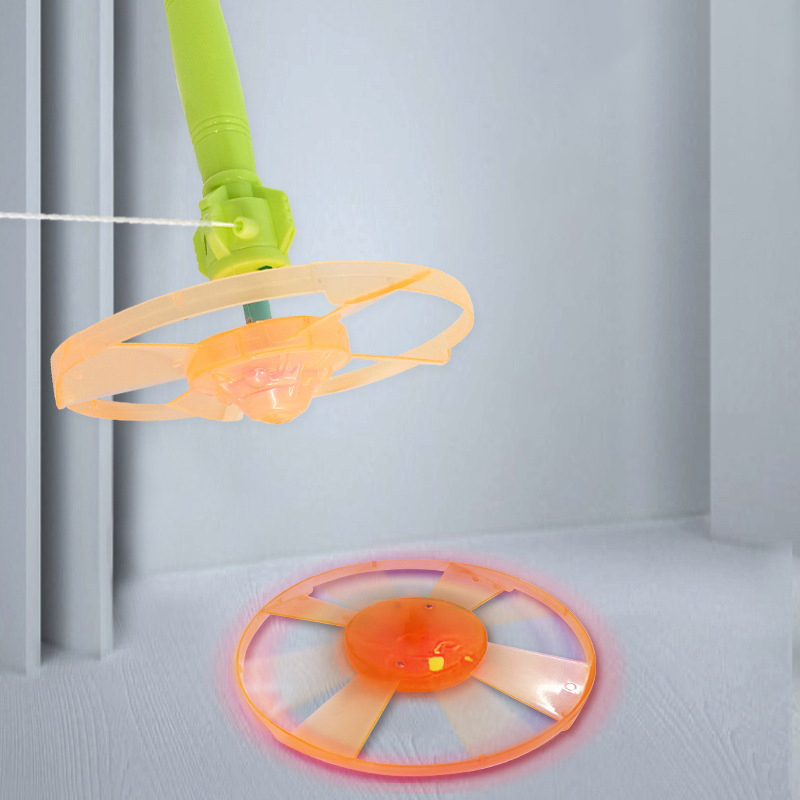 Plastic Lichtgevende Bamboe Libelle Propeller Outdoor Libel Kinderen Vliegende Speelgoed Trekkrachtkoord Vliegende Schotel Flashing Outdoor Speelgoed