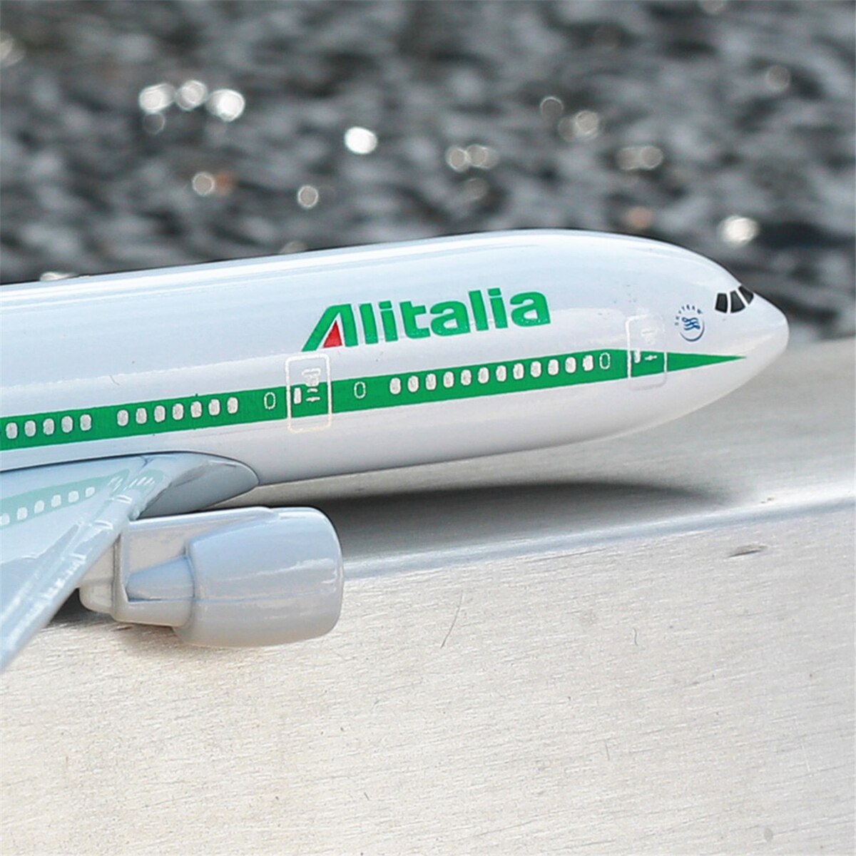 Italia oeairlines Boeing 777 aereo in lega pressofuso modello 15cm aviazione da collezione in miniatura Souvenir ornamento con supporto