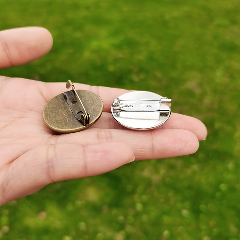 Viimeinen  us 2 rintaneulasta ellie-hahmo siivet raketti avaruusalus rintaneulat miehille naisille fanit cosplay reppu lasiset rintaneulat