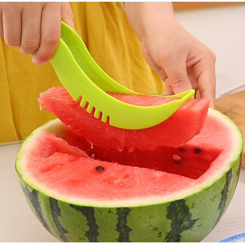 Plastic Fruit Watermeloen Slicer Cutter KnifeFruit Watermeloen Fruit Snijmachine Groente Gereedschap Keuken Gadgets Willekeurige kleur