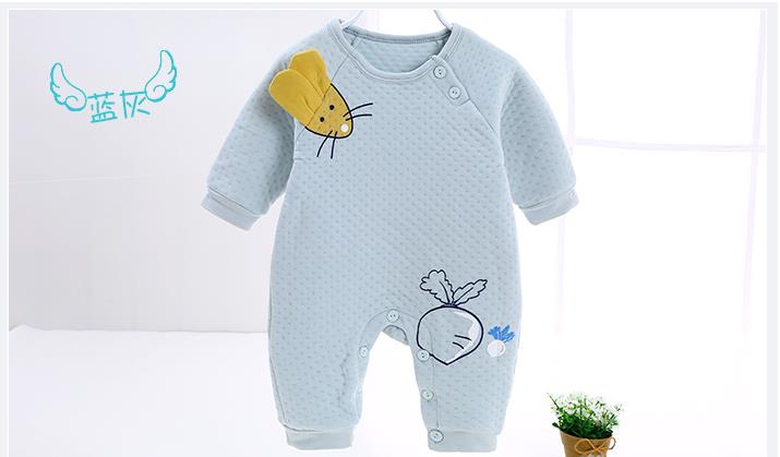 Combinaison chaude bébé en automne et winte