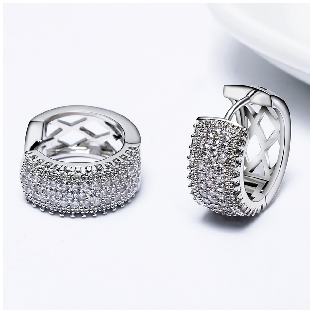 DreamCarnival 1989 Arrivals Small Hoop Earrings for Women Rhodium Color Half White Cubic Zirconia Boucle d'oreille SE24113