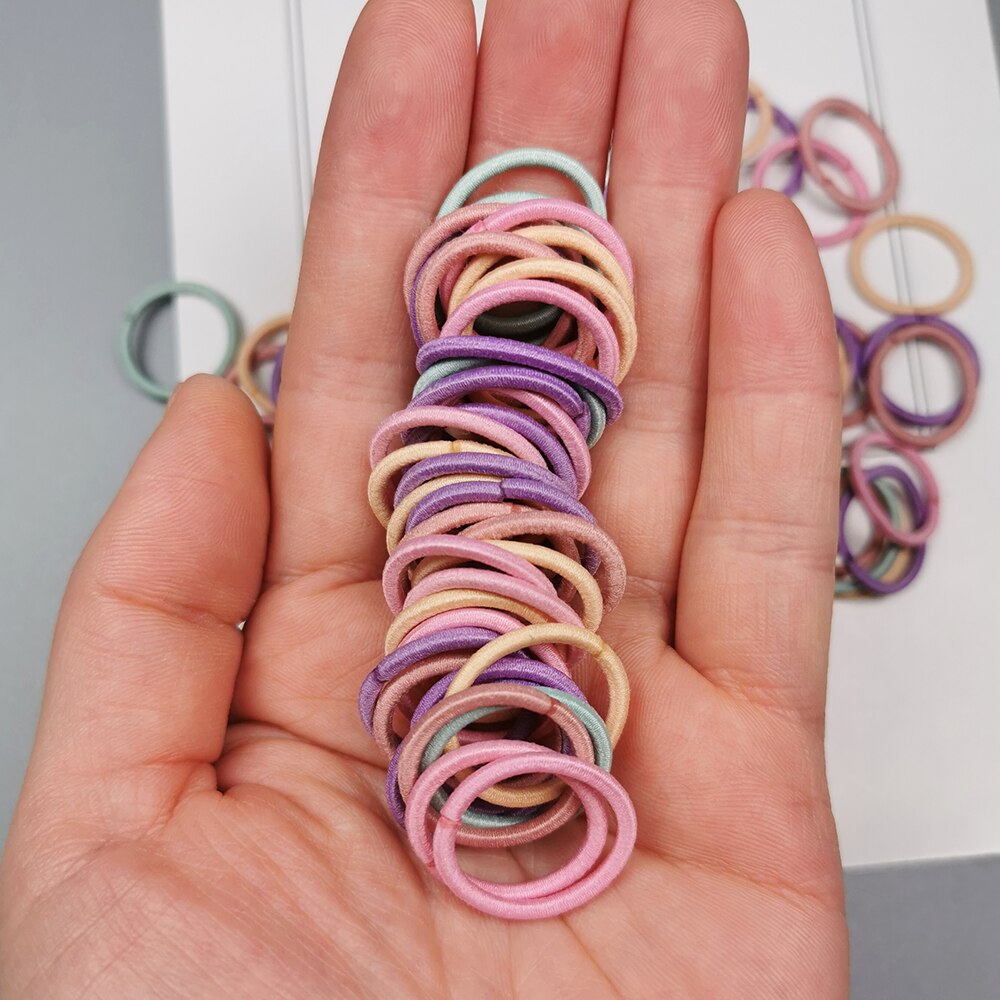 100 st / lotgirls små färgglada hårband för tunna hårband 2mm elastiska små flickahårtillbehör 2.2cm: 2