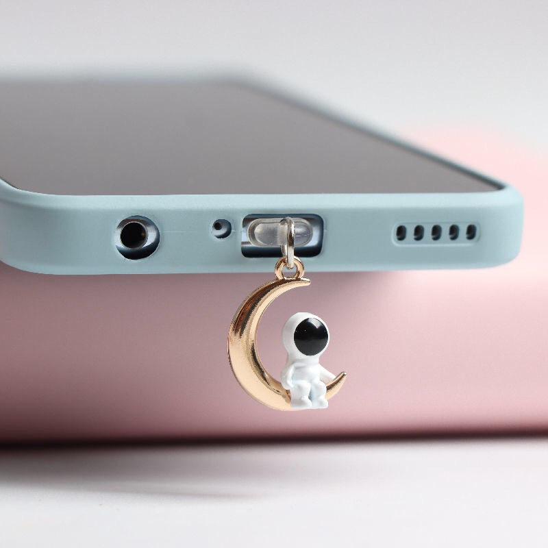 Astronaut dust plug charm cute charging port anti-dust plug kawaii usb type c plug for iphone headphones jack stopper cap pendant