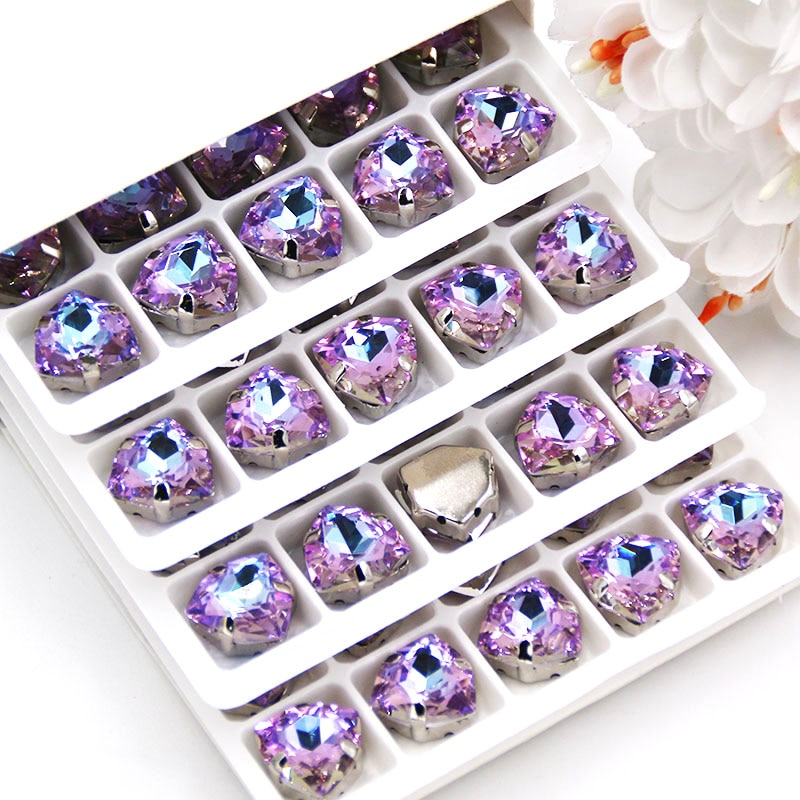 12mm Vet Driehoek Heldere paarse steentjes Glas Crystal naai rhinestones sliver base met gat diy/kleding accessoires