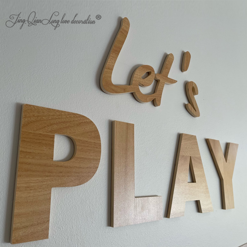 Op maat gemaakte muurdecoratie voor de kinderkamer met de tekst "let's play", houten speelbord, "let's play" bord.