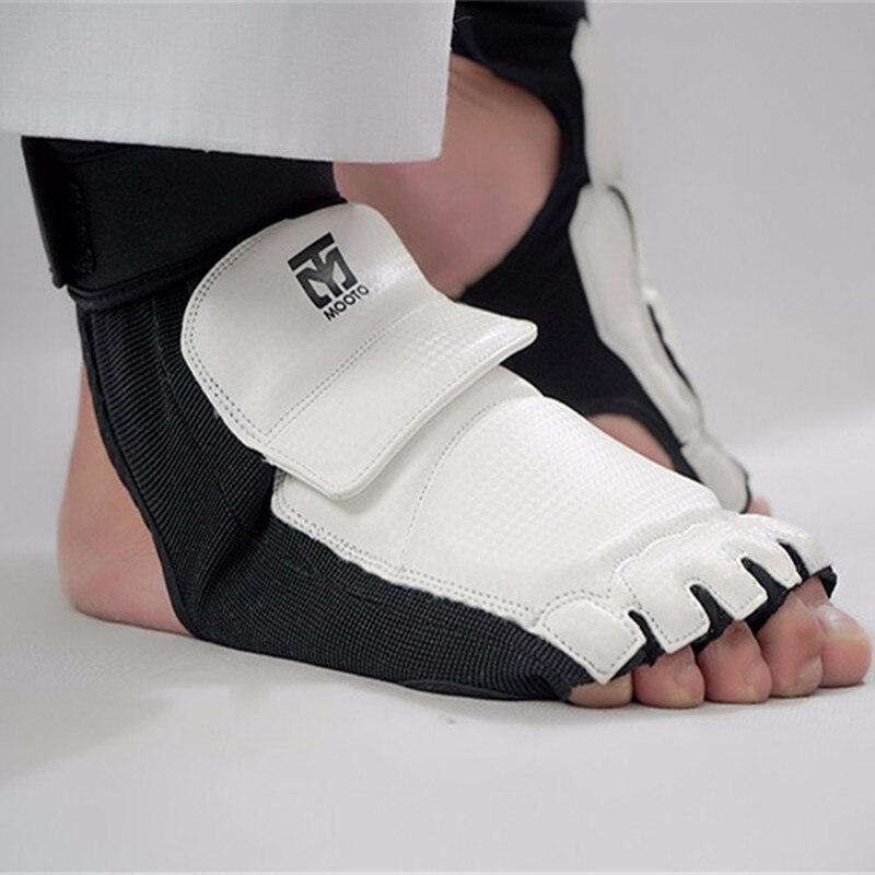 MOOTO TaeKwonDo Sparring Karate Protector de pies calcetines y bolsa de arena entrenamiento guantes de mano Equipo de Boxeo guantes de protección Brace