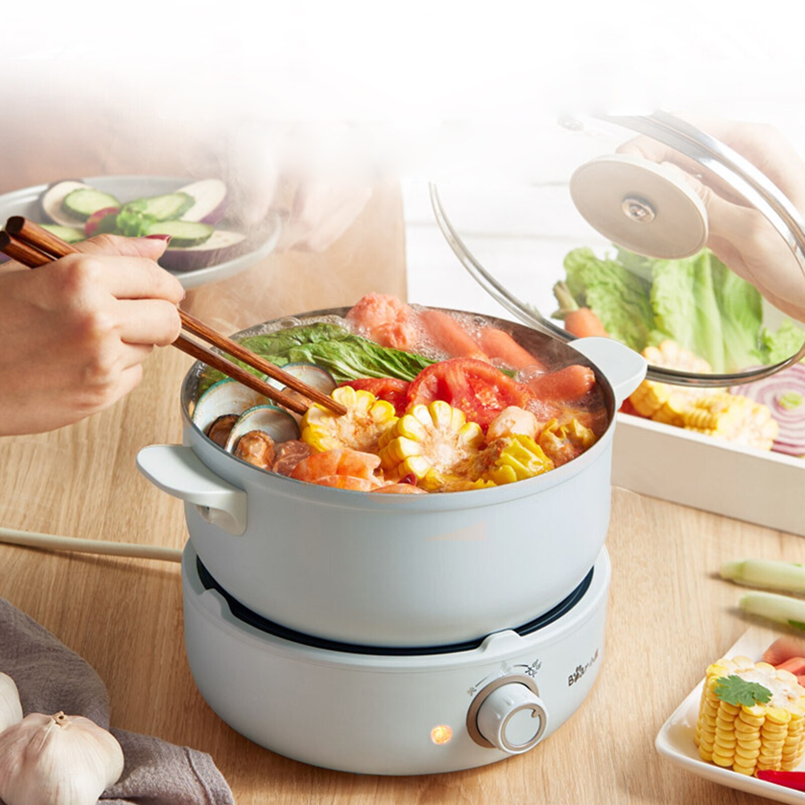 2.5Lt 220V Electric Po Electric Cooker Skillet Non-Stick Rapid Noodles Cooker with Lid for Steak Egg Fried Rice Ramen Soup