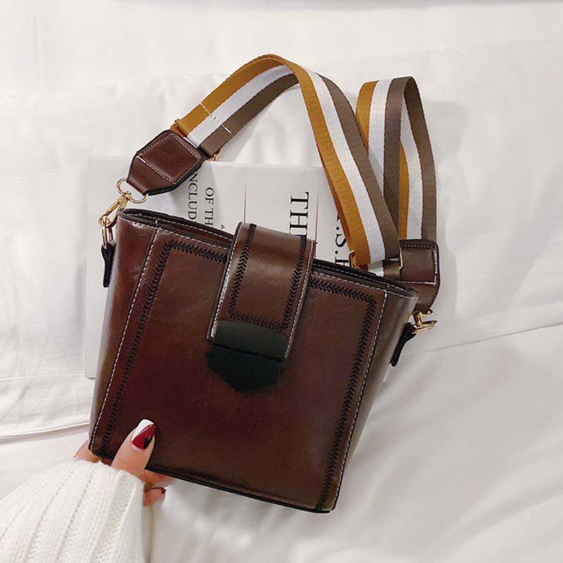 Kvinnelig skinn dameveske dame skulder håndvesker ensfarget bøtte med stor kapasitet casual kvinnelige crossbody vesker: Kaffe