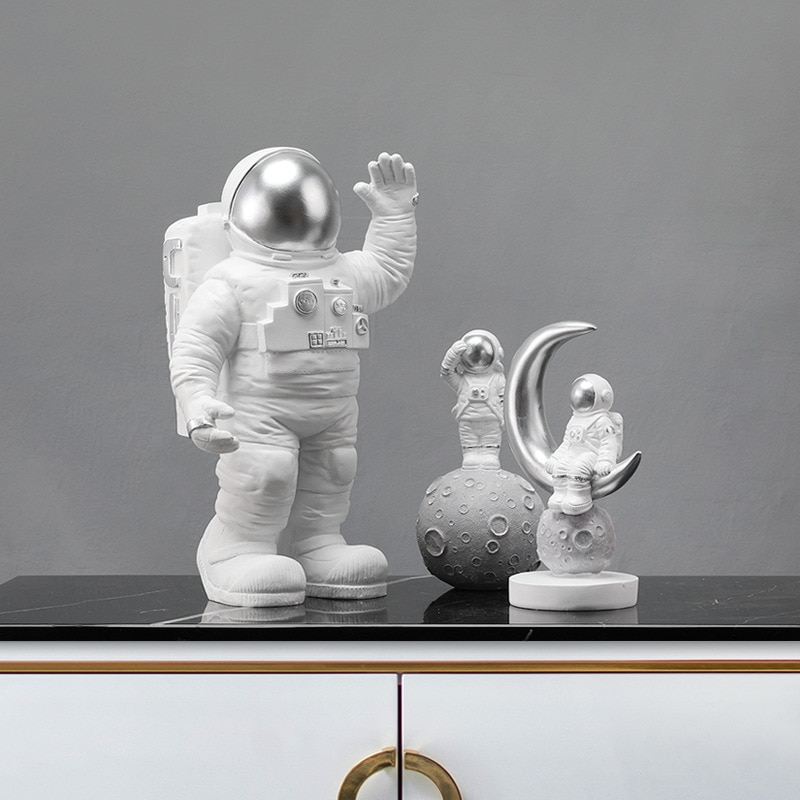 Figurine astronaute blanche cosmonaute Figurines lune Statue espace homme Sculpture décoration de la maison Miniatures ornement de table pour les enfants