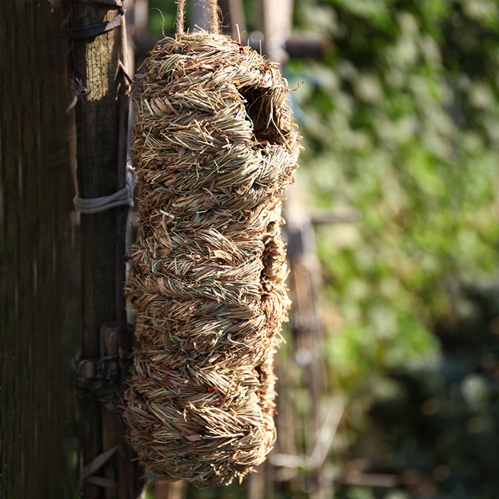 Hand-woven hummingbird house hummingbird house nest small hanging bird house home outdoor bird nest decoration