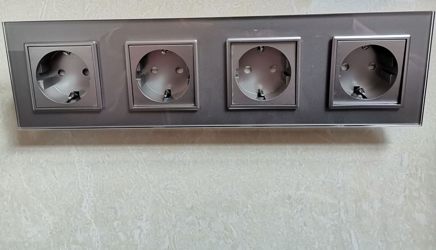 Livolo Eu Standaard Stopcontact, Crystal Gehard Glas Outlet Panel, Triple 16A Wandcontactdozen Zonder Stekker, VL-C7C4EU-11: Gray