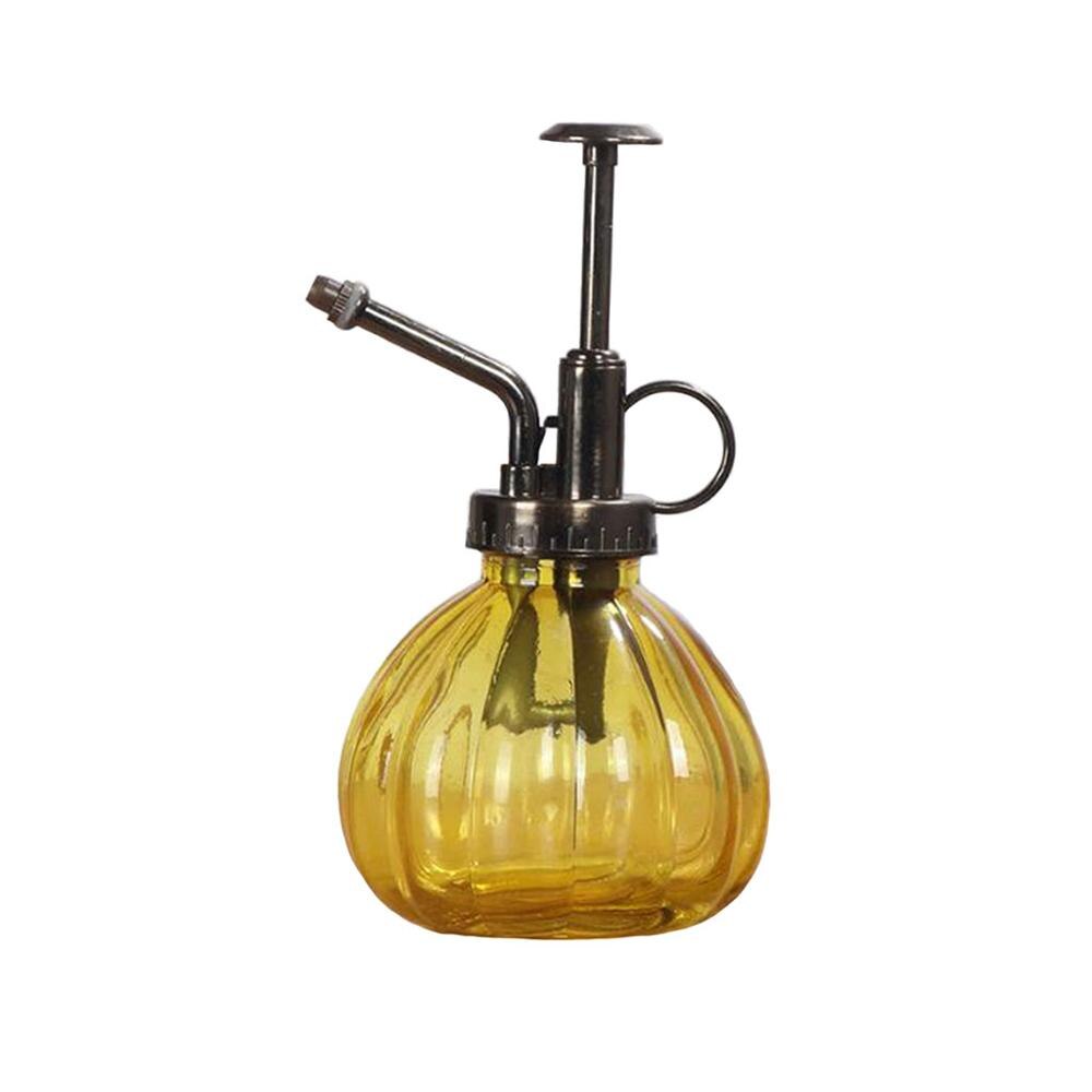 Retro glazen spuitfles, planten, bloemen, waterkan, tuinsproeier, pomp, mist, gieter, pot: Gele pompoen