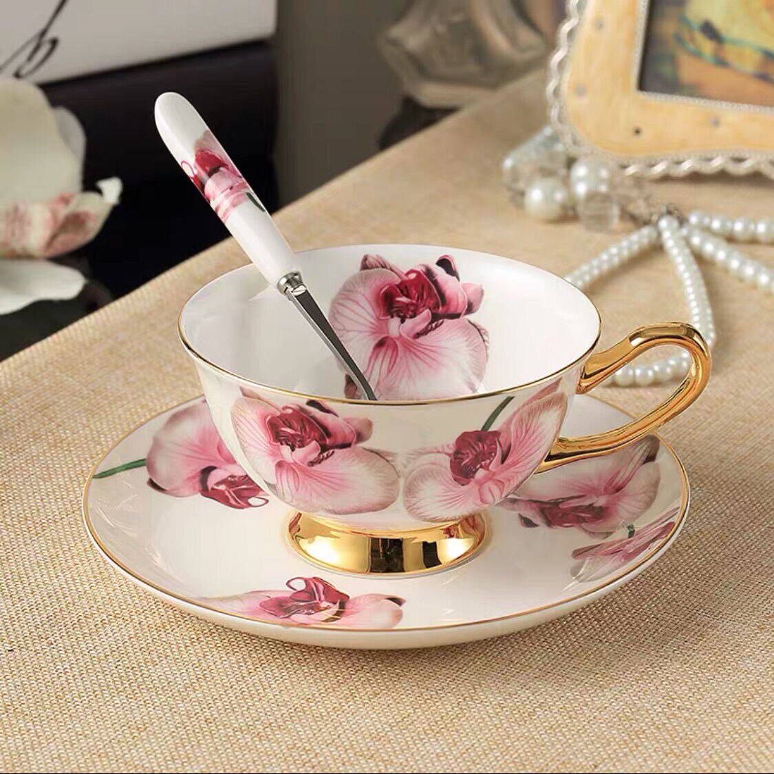 Europe Noble Bone China Coffee Cup Saucer Spoon Set 200ml Luxury Ceramic Mug Top-grade Porcelain Tea Cup Cafe Party Drinkware: orchid 3-piece set