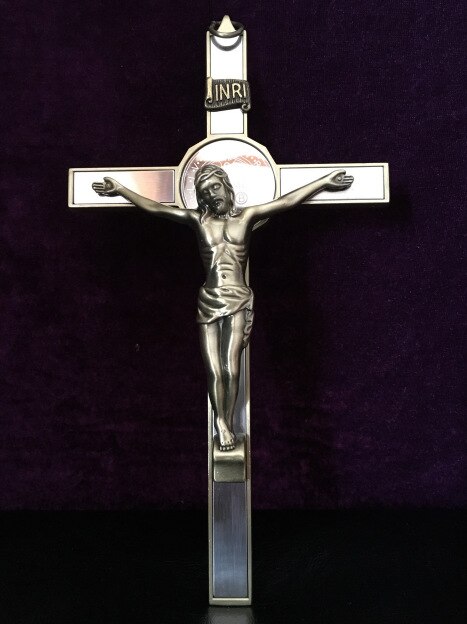 Putiikki pronssinen pyhimys benedikti manaus jeesus risti katkera patsas riipus pieni katolinen kristillinen käsityö