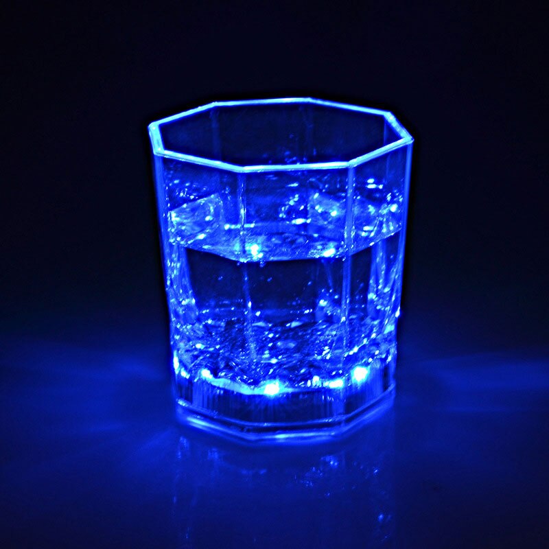 Bunte Blinkende LED Licht tasse Magie LED Champagner Glas Blitz Wein Bahre Bar Becher Trinken Tasse für Party Hochzeit KTV e2S