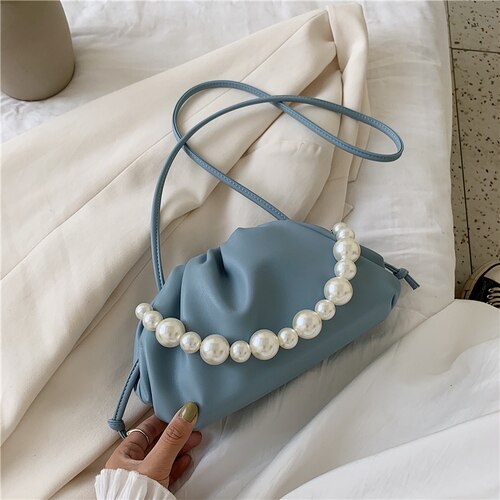 Pearl sweet cloud-väskor små crossbody-väskor i pu-läder för kvinnor enfärgade axelhandväskor kvinnlig crossbody-väska: Blå