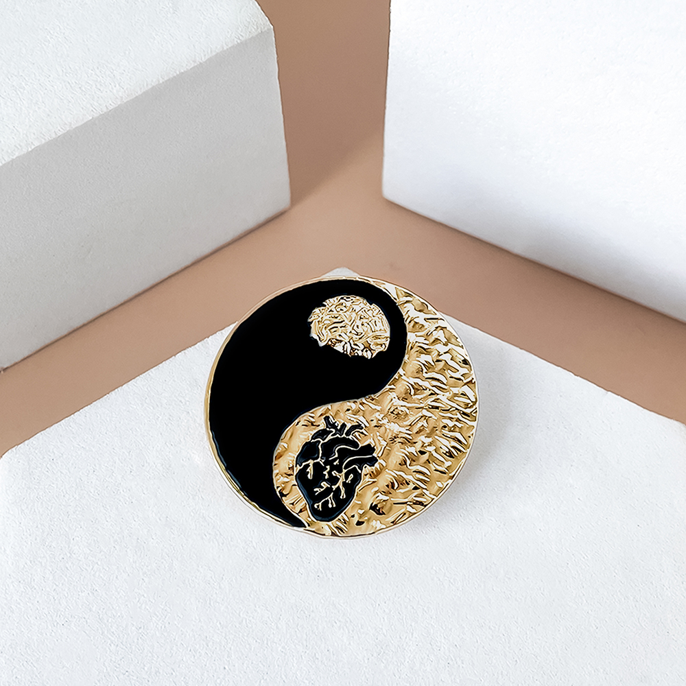 Hanreshe Yinyang corazón cerebro Pin anatomía médica Doctor enfermera solapa mochila broche insignia medicina joyería