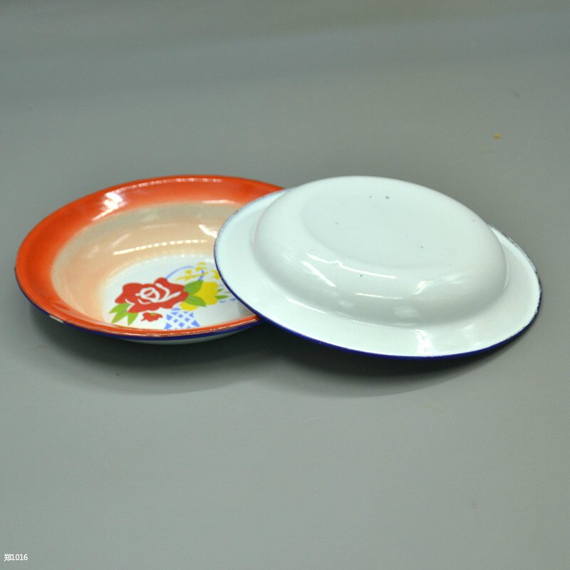 Assiette ancienne en émail de style nostalgique, assiette rouge rétro, plat à bouche peu profonde