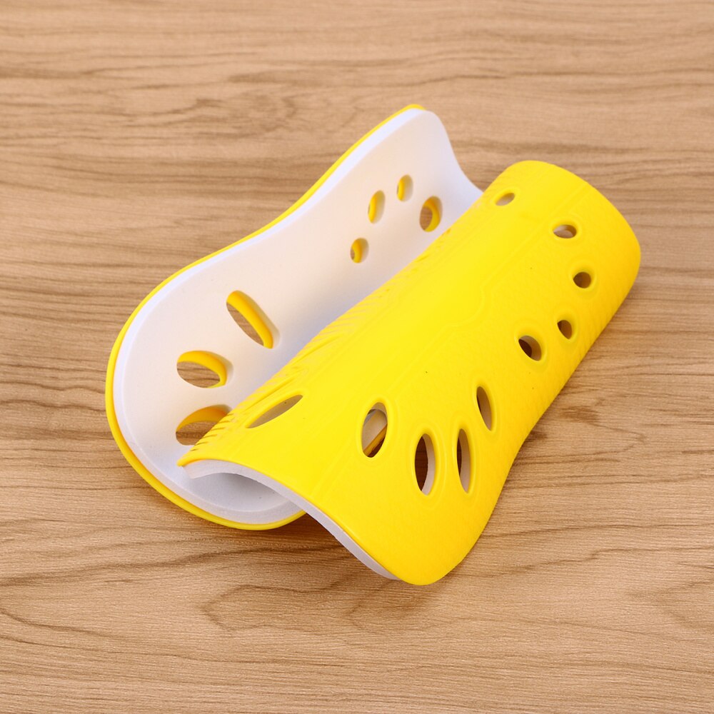 1 paar Leichte Atmungsaktive Erwachsene Kalb Schutz Getriebe FußBall Ausrügestochen für Männer (Weiß): gelb