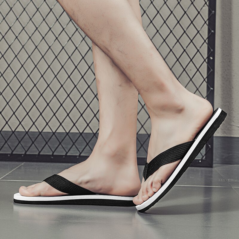 Tongs respirantes antidérapantes pour hommes, nouvelles pantoufles d'été à la , simples et polyvalentes, vêtements de rue, sandales respirantes,