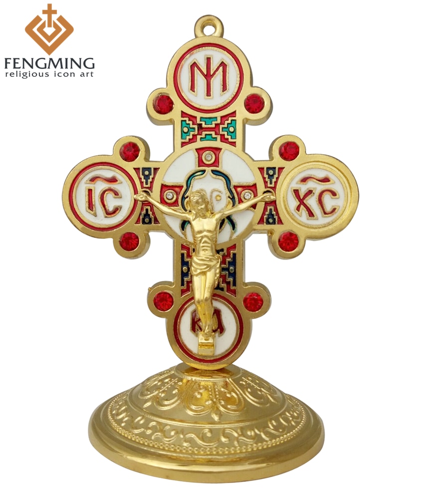 Goedkope Benedictus Kruisbeeld Jesus Gouden religieuze kruisen decoratie metalen Ambachten Christian Doop Mascotte Byzantijnse Iconen